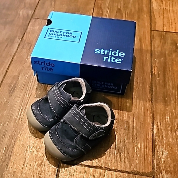 Stride Rite Other - Stride rite velcro shoes